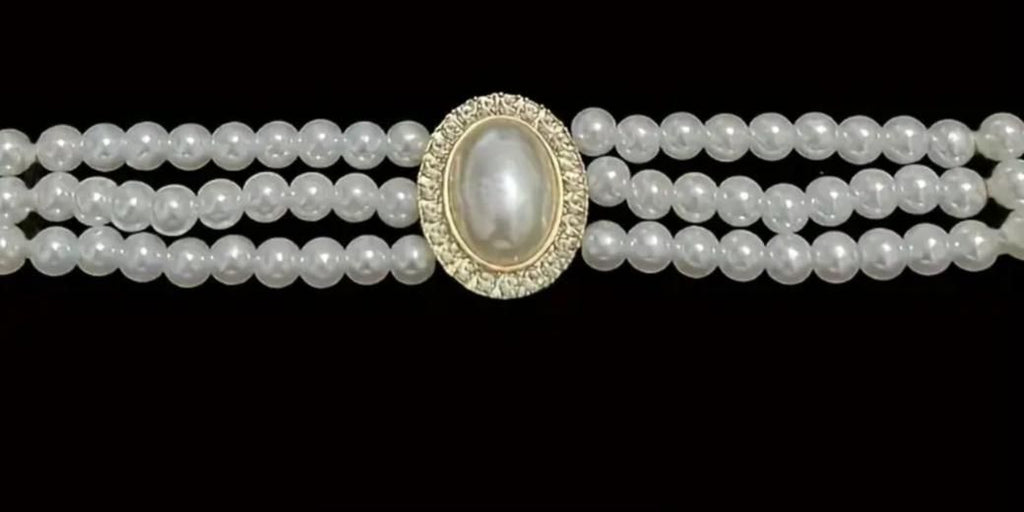 Artificial Pearl Necklace - Elegant White Traditional Jewelry for Women