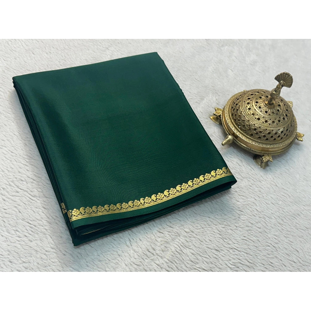 Women's Crepe Chit Pallu Solid Saree with Unstitched Blouse - Green (5.5m)
