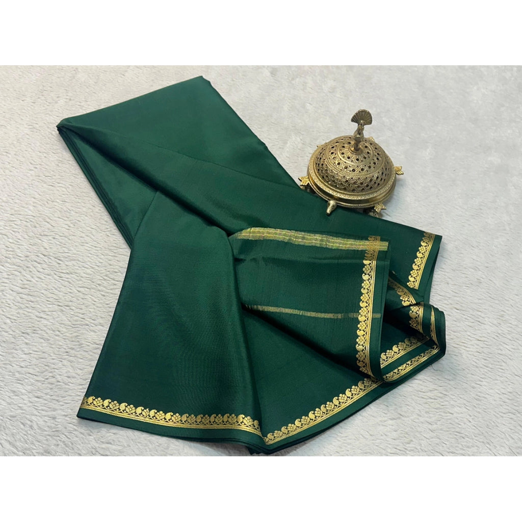 Women's Crepe Chit Pallu Solid Saree with Unstitched Blouse - Green (5.5m)