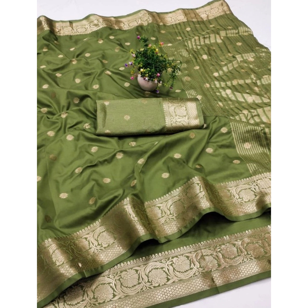 Women's Jacquard Silk Woven Saree With Unstitched Blouse - Green
