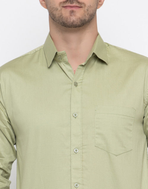 Men Regular Fit Solid Spread Collar Casual Shirt