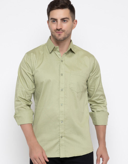 Men Regular Fit Solid Spread Collar Casual Shirt
