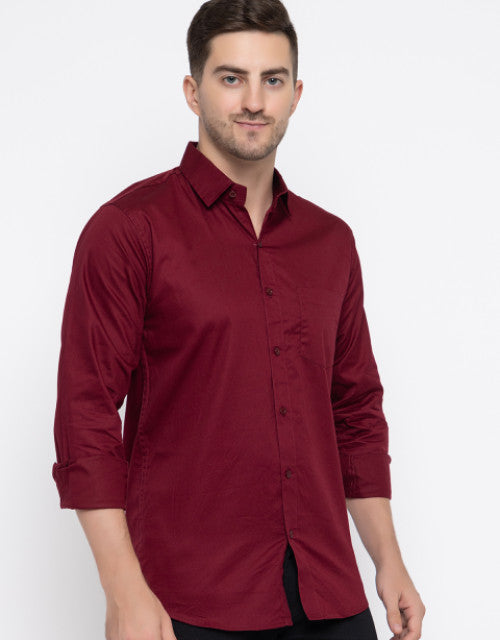 Men Regular Fit Solid Spread Collar Casual Shirt