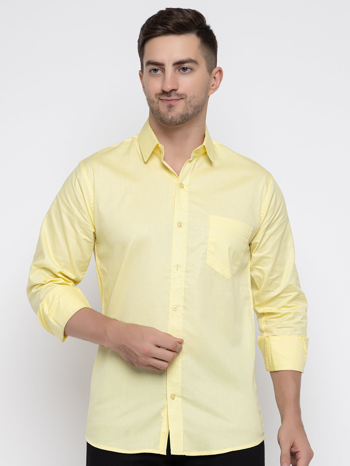 Men Regular Fit Solid Spread Collar Casual Shirt