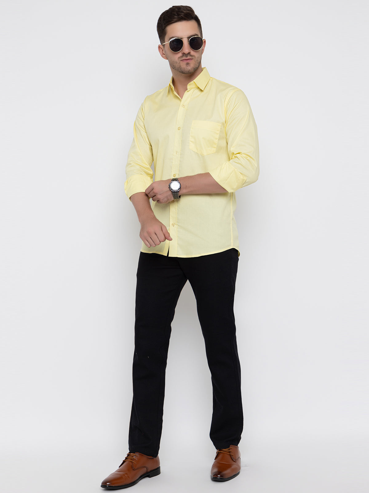 Men Regular Fit Solid Spread Collar Casual Shirt